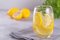 Agua con limón en ayunas: beneficios, contraindicaciones y qué dice la evidencia