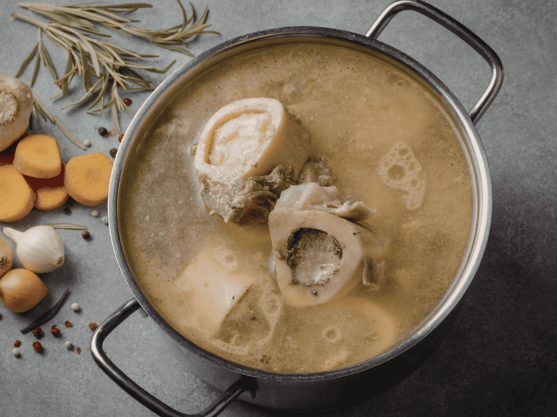 Propiedades y beneficios del caldo de huesos