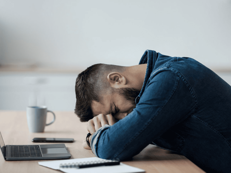 Fatiga mental: síntomas, causas y cómo recuperarte de forma natural