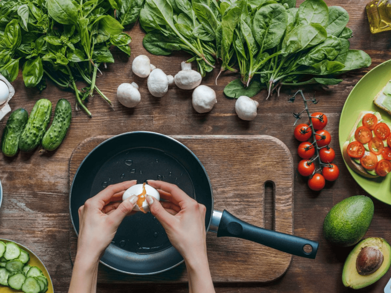 ¿Qué es la goma xantana? Usos, beneficios y contraindicaciones