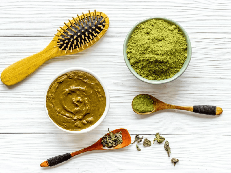 Henna para el pelo: Beneficios, colores y contraindicaciones