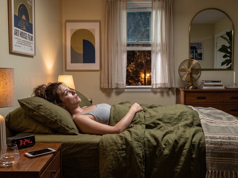 Insomnio en verano: por qué no puedes dormir con calor y qué puedes hacer