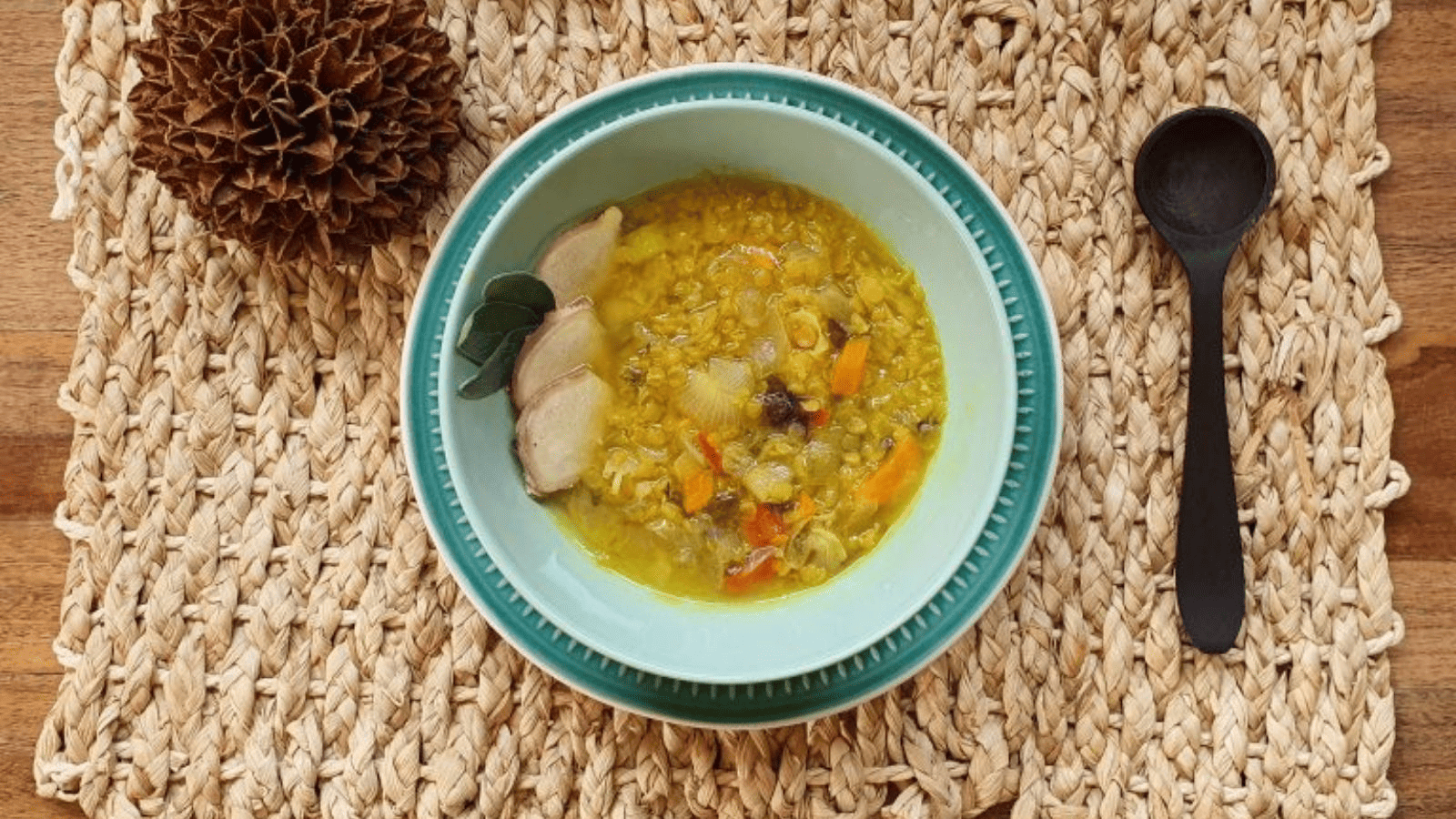 Dal de lentejas rojas con curry madras