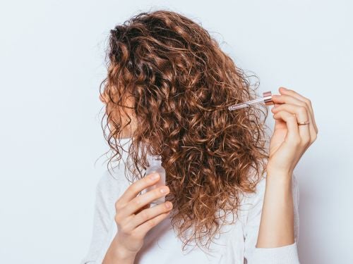 Rutina para pelo rizado: guía completa para cuidar tus rizos naturales